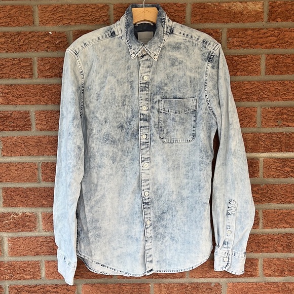 AMERICAN EAGLE Denim Acid Wash Shirt - Picture 3 of 4
